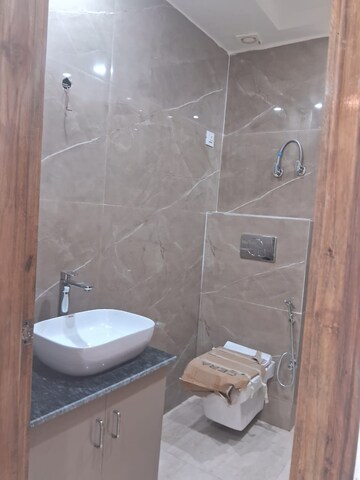 Bathroom in 3 BHK Apartment at BPTP Parkland Pride, Sector 77 – for Sale