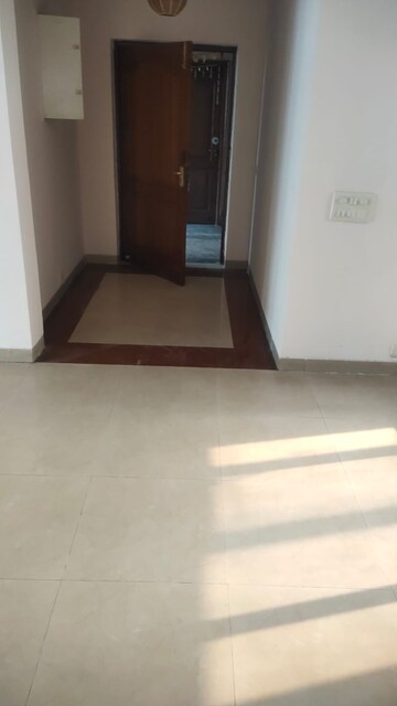 Room in 3.5 BHK Apartment at Vipul Greens, Sector 48 – for Sale