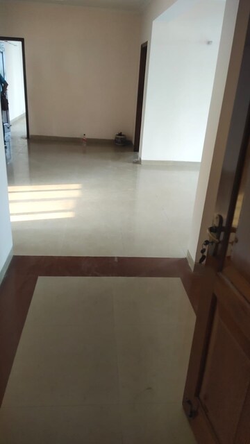 Room in 3.5 BHK Apartment at Vipul Greens, Sector 48 – for Sale