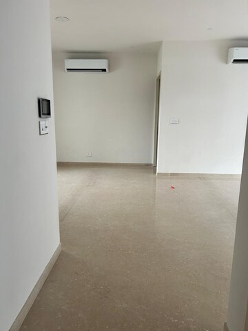 Room in 3.5 BHK Apartment at Vipul Greens, Sector 48 – for Sale