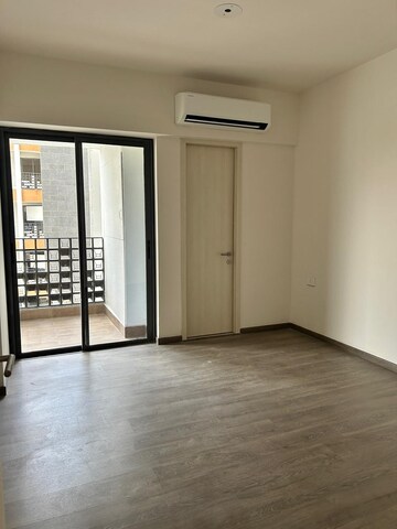 Room in 3.5 BHK Apartment at Vipul Greens, Sector 48 – for Sale