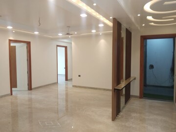 Room in 5 BHK Builder Floor at BPTP District 3, Sector 85 – for Sale