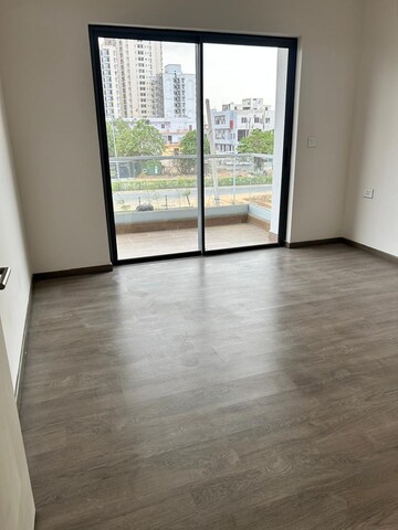 Room in 3.5 BHK Apartment at Vipul Greens, Sector 48 – for Sale