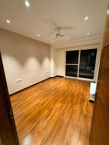 Room in 3.5 BHK Apartment at Vipul Greens, Sector 48 – for Sale