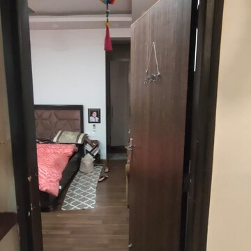 Bedroom in 3 BHK Builder Floor at BPTP Amstoria, Sector 102 – for Sale