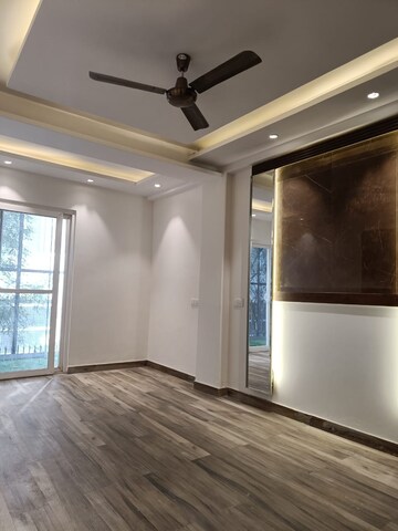 Room in 4 BHK Builder Floor at Vipul Square, Sushant Lok I – for Sale