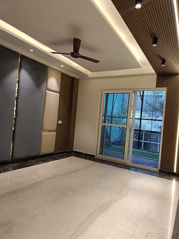 Room in 4 BHK Builder Floor at Vipul Square, Sushant Lok I – for Sale