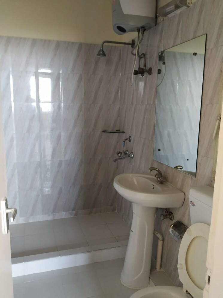 Bathroom, dlf-ridgewood-estate 3 Bedroom 1371 Sq.Ft. Apartment In Dlf Phase iv Gurgaon 7221892