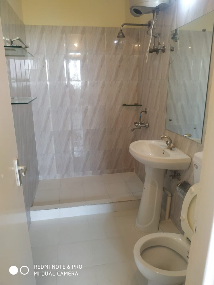 Bathroom, dlf-ridgewood-estate 3 Bedroom 1371 Sq.Ft. Apartment In Dlf Phase iv Gurgaon 7221892