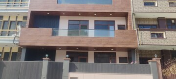 6+ BHK Independent House – Exterior View View at Sector 71 - for Sale