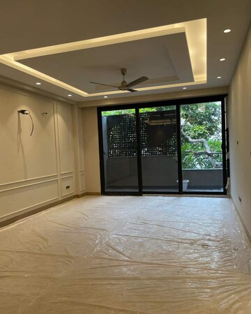 Room in 3 BHK Apartment at Ambience Island Lagoon, Sector 24 – for Sale