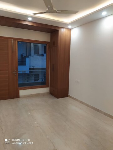 Room in 3 BHK Builder Floor at Sector 51 – for Rent