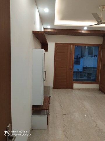 Room in 3 BHK Builder Floor at Sector 51 – for Rent