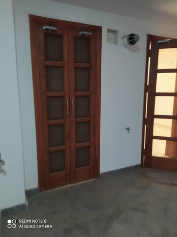 Room in 3 BHK Builder Floor at Sector 51 – for Rent