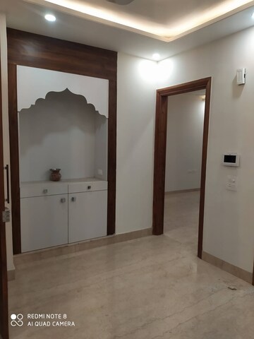 Room in 3 BHK Builder Floor at Sector 51 – for Rent
