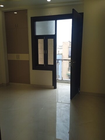 Room in 1 BHK Builder Floor at Igi Airport Area – for Sale
