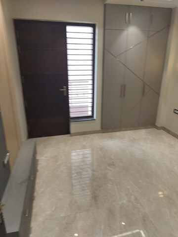 Room in 4 BHK Builder Floor at Sector 89 – for Sale