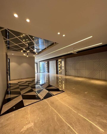 Staircase in 3.5 BHK Apartment at DLF Belvedere Towers, Sector 24 – for Sale