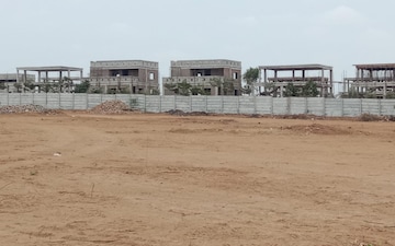 Plot For Sale in Manchirevula