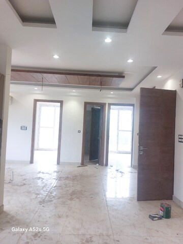 Building Lobby in 4 BHK Builder Floor at Green Fields Colony – for Sale