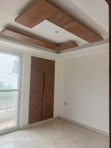Room in 4 BHK Builder Floor at Green Fields Colony – for Sale