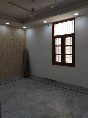 Room in 4 BHK Builder Floor at Green Fields Colony – for Sale