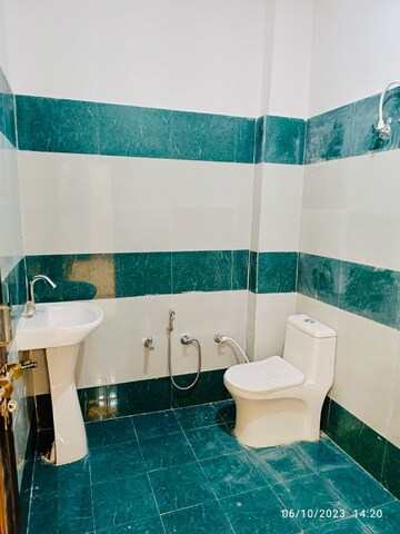 Master Bedroom in 2 BHK Independent House at Gomti Nagar – for Sale