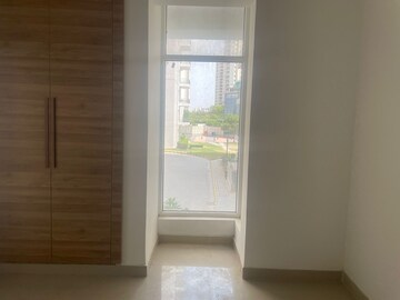 Room in 3 BHK Apartment at DLF Regal Gardens, Sector 90 – for Sale