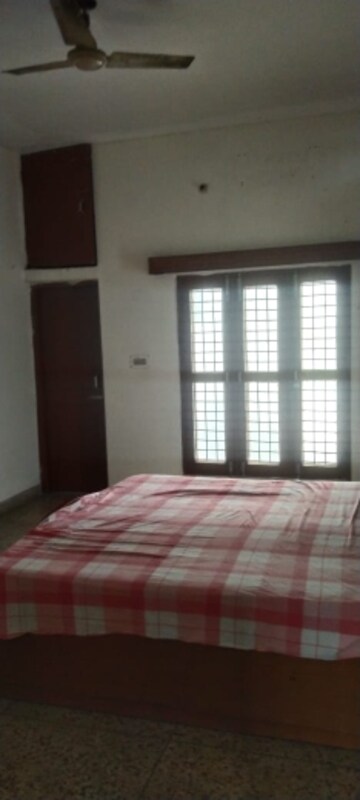 Room in 2 BHK Independent House at Gomti Nagar – for Sale