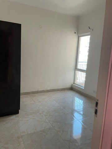 Room in 3 BHK Apartment at Gaurs Siddhartham, Siddharth Vihar – for Sale