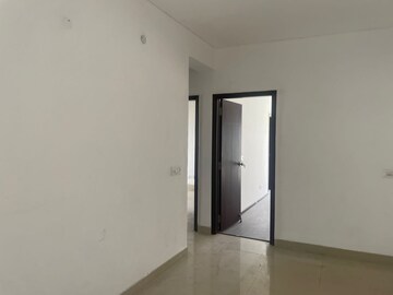 Room in 3 BHK Apartment at DLF The Skycourt, Sector 86 – for Sale