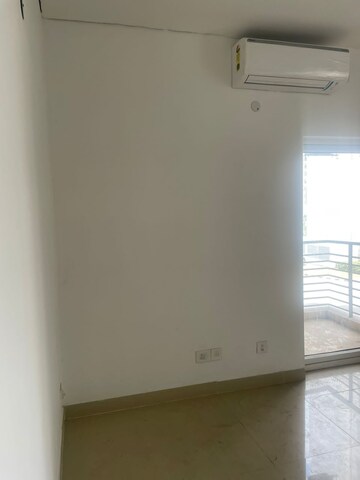 Room in 3 BHK Apartment at DLF The Skycourt, Sector 86 – for Sale