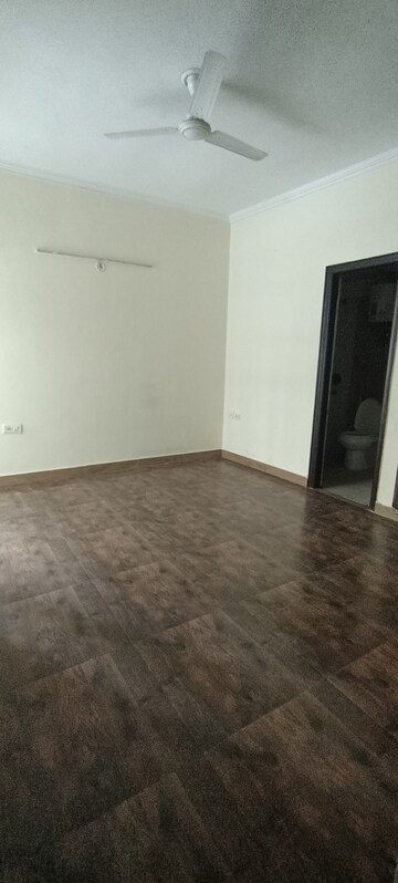 Room in 3 BHK Apartment at Amrapali Heartbeat City, Sector 107 – for Sale