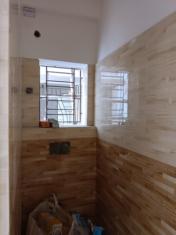 Room in 2 BHK Apartment at Parnasree Pally – for Sale