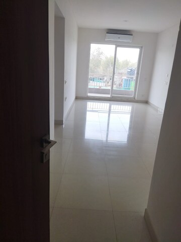Room in 3.5 BHK Apartment at Silverglades The Melia, Sohna Sector 35 – for Sale