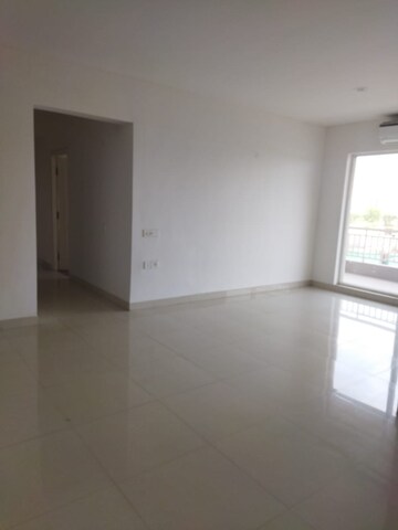 Room in 3.5 BHK Apartment at Silverglades The Melia, Sohna Sector 35 – for Sale