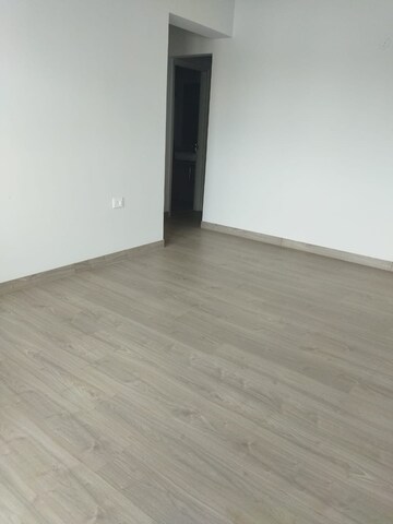 Room in 3.5 BHK Apartment at Silverglades The Melia, Sohna Sector 35 – for Sale