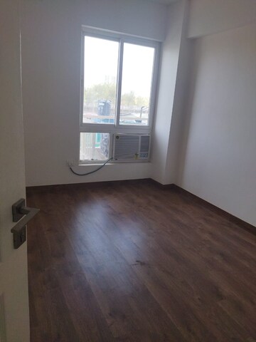 Room in 3.5 BHK Apartment at Silverglades The Melia, Sohna Sector 35 – for Sale
