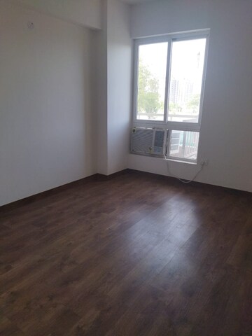 Room in 3.5 BHK Apartment at Silverglades The Melia, Sohna Sector 35 – for Sale