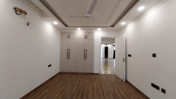Room in 3.5 BHK Independent House at Raja Garden, Sector 19 – for Sale