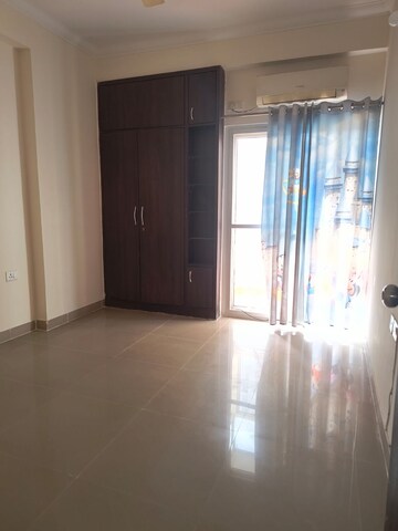 Room in 2 BHK Apartment at Aims Golf City, Sector 75 – for Sale