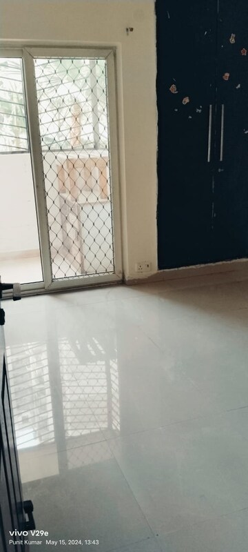 Room in 3 BHK Apartment at Aims Golf City, Sector 75 – for Sale