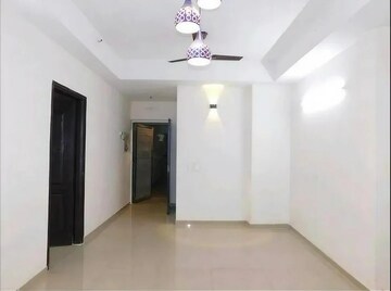 Room in 3 BHK Apartment at Gardenia Golf City, Sector 75 – for Sale