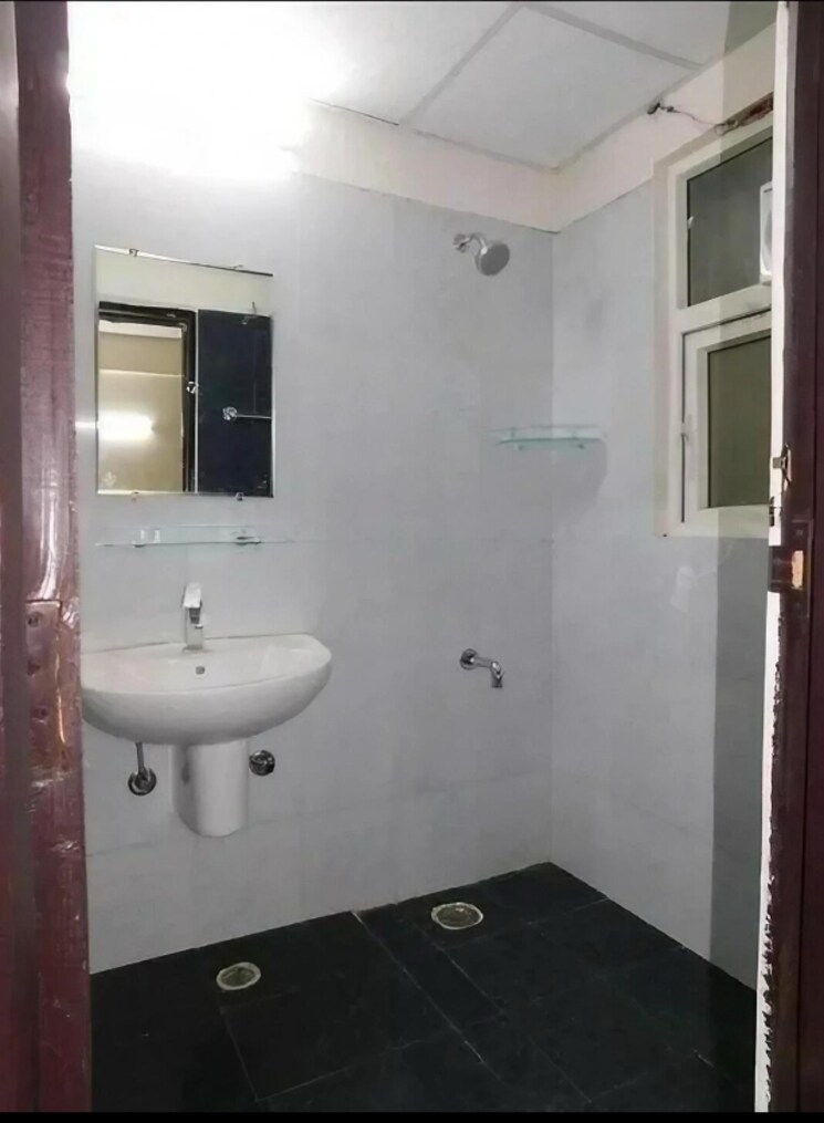 Bathroom, gardenia-golf-city 3 Bedroom 1350 Sq.Ft. Apartment In Sector 75 Noida 7230448