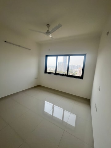 Room in 1 BHK Apartment at Amanora Gold Towers, Hadapsar – for Sale