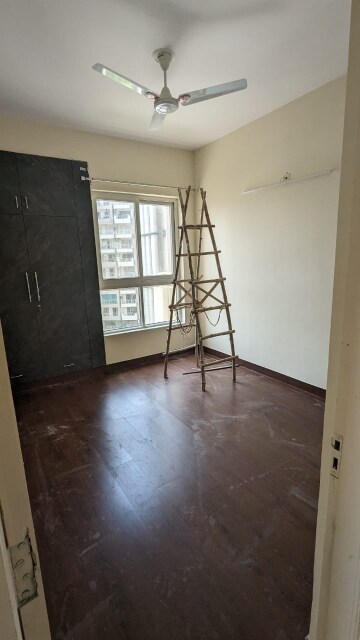 Room in 3 BHK Apartment at Emaar Palm Hills, Sector 77 – for Sale