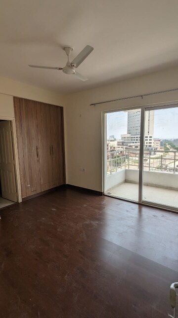 Room in 3 BHK Apartment at Emaar Palm Hills, Sector 77 – for Sale