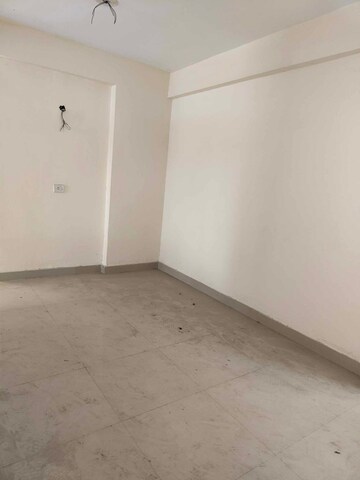Room in 3 BHK Apartment at Auric City Homes, Sector 82 – for Sale