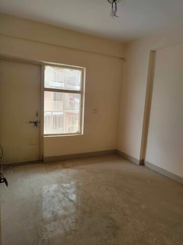 Room in 3 BHK Apartment at Auric City Homes, Sector 82 – for Sale
