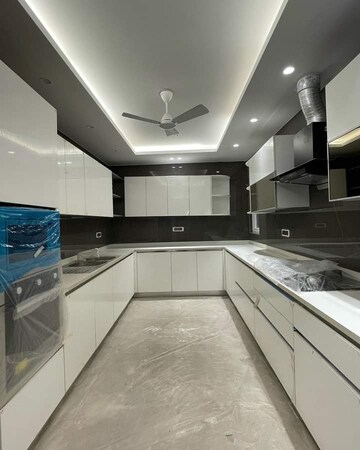 Kitchen in 3 BHK Apartment at DLF The Carlton Estate, Dlf Phase V – for Sale